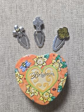 Brighton Cross Bookmarks With Summer Bees Tin